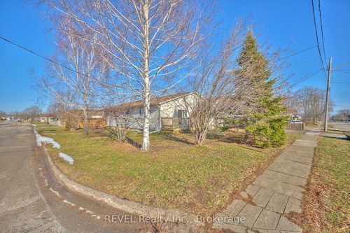 141 Douglas St, Fort Erie, ON, L2A6V3 | Card Image