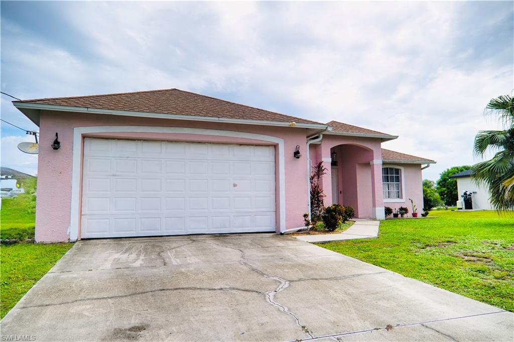 Residential Lease in LEHIGH ACRES