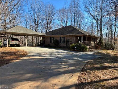 152 Prospectors Way, Lexington, NC, 27292-9529 | Card Image