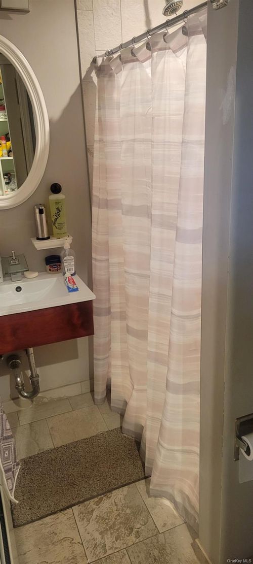 139 182nd St, Springfield Gardens, NY, 11413-3033 | Card Image