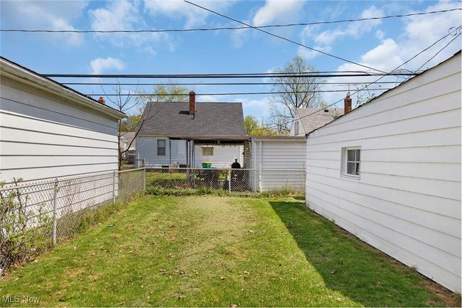 View of yard with fence | Image 32