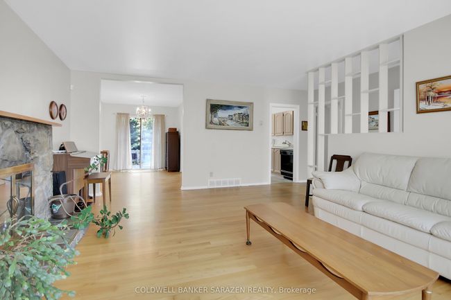 70 Viewmount Dr, House other with 4 bedrooms, 2 bathrooms and 3 parking in Nepean ON | Image 9