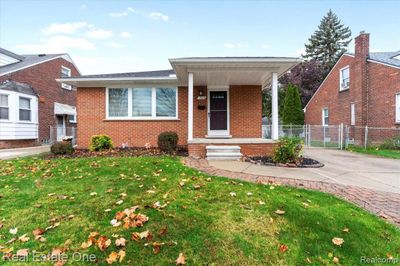 7614 Robinson Avenue, Home with 3 bedrooms, 1 bathrooms and null parking in Allen Park MI | Image 1