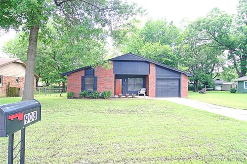 908 Garfield Ave, Wagoner, OK, 74467-7110 | Card Image