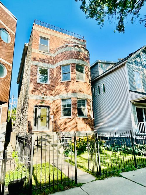 3-3033 N Racine Ave, Chicago, IL, 60657-4225 | Card Image