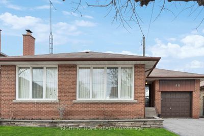 40 Winston Park Blvd, House other with 3 bedrooms, 2 bathrooms and 5 parking in North York ON | Image 2