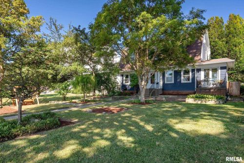 704 River Dr, Bettendorf, IA, 52722-4710 | Card Image