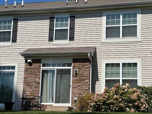 unit-b-34W685 Roosevelt Ave, St. Charles, IL, 60174-5660 | Card Image