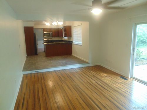 38202 Ladywood Ct, Livonia, MI, 48154-1357 | Card Image