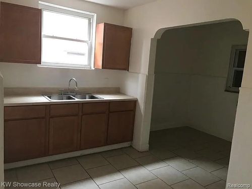 17384 Wisconsin St, Detroit, MI, 48221-2502 | Card Image