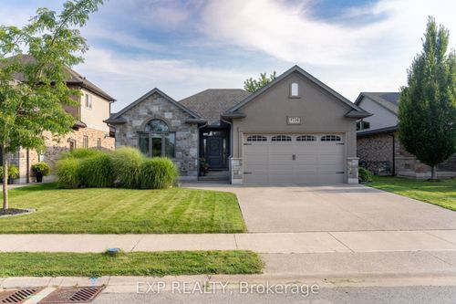 8736 Angie Dr, Niagara Falls, ON, L2H0H9 | Card Image