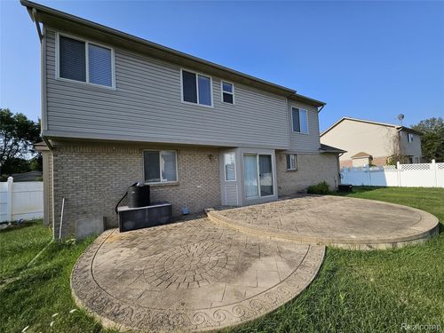 15801 Toulouse, Fraser, MI, 48026-2363 | Card Image