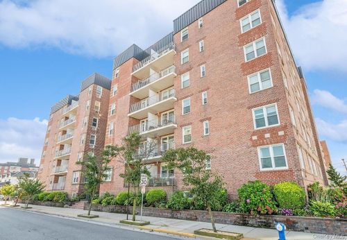 6l-210 E Broadway, Long Beach, NY, 11561 | Card Image