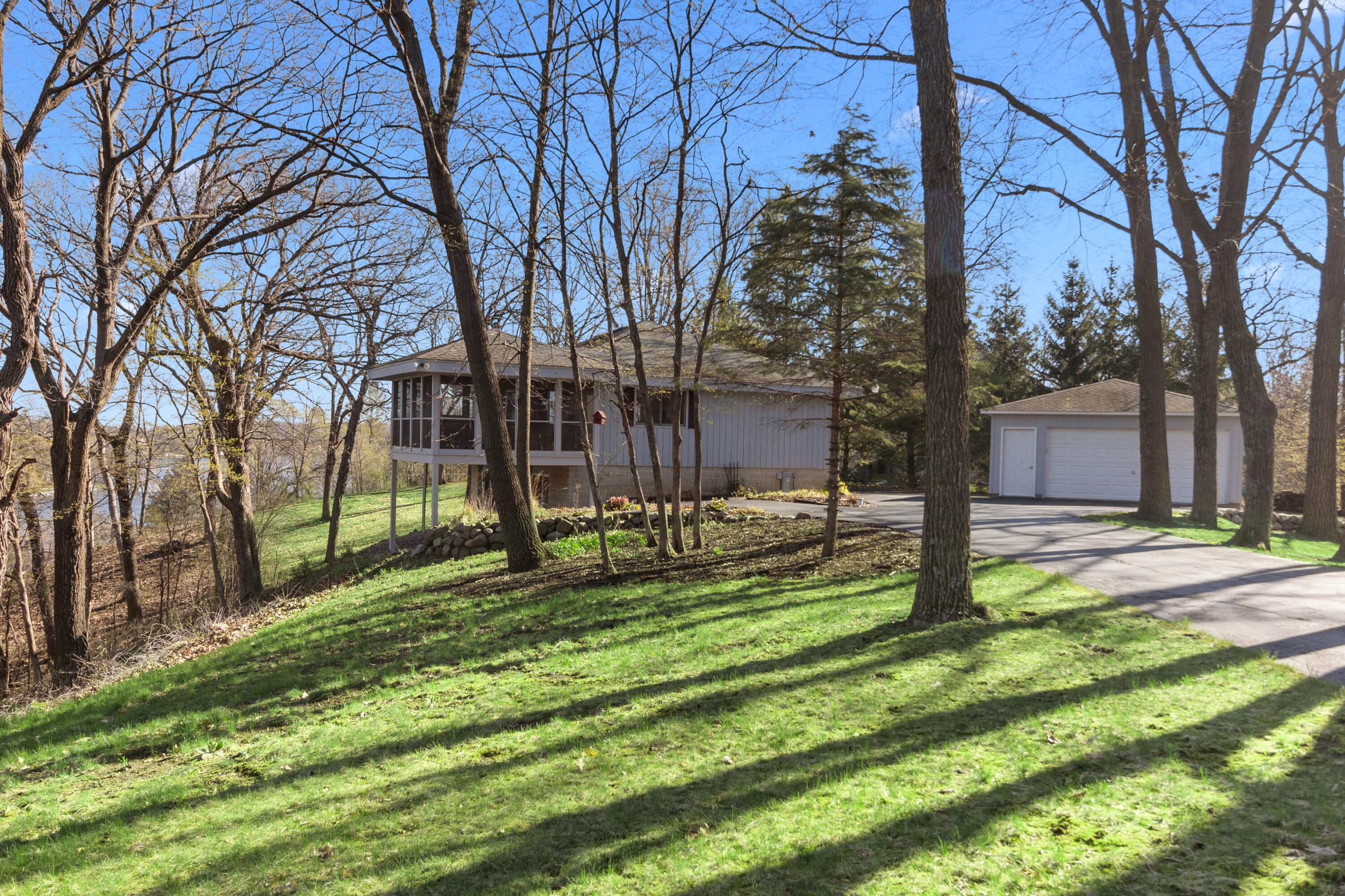 Nine Indian Trl, Elkhorn, WI 53121