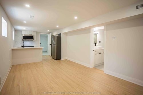 lower-15 Shademaster Crt, Scarborough, ON, M1B1Y5 | Card Image