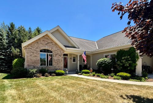 1423 Hidden Waters Cir, West Bend, WI, 53095-8547 | Card Image