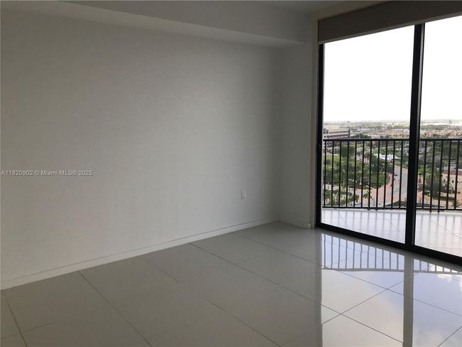 APT-1203 - 5252 Nw 85 Th Ave, Condo with 2 bedrooms, 2 bathrooms and null parking in Doral FL | Image 5