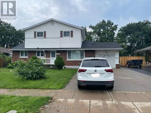 main-6042 Stevens Street, Niagara Falls (Cherrywood), ON, L2E3A3 | Card Image