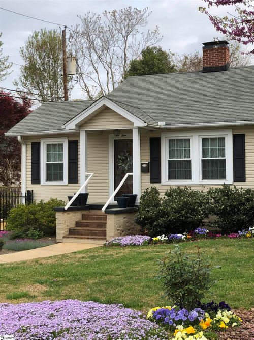 9 Kenwood Ln, Greenville, SC, 29609-4710 | Card Image