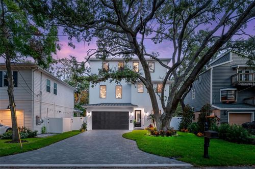 3228 W Oakellar Ave, Tampa, FL, 33611-2951 | Card Image