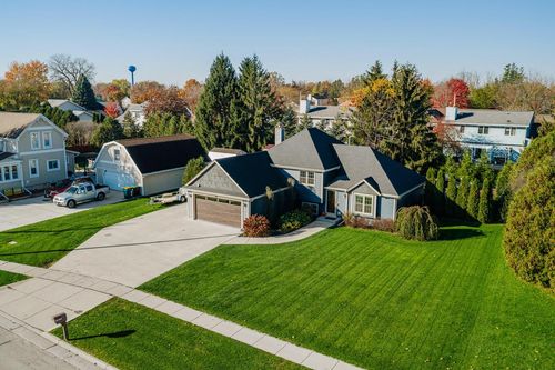 W204N17261 Jackson Drive, Jackson, WI, 53037 | Card Image