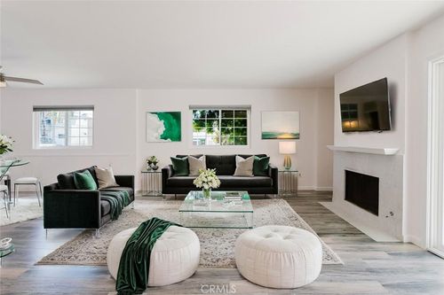 7-18643 Burbank, Tarzana, CA, 91356 | Card Image