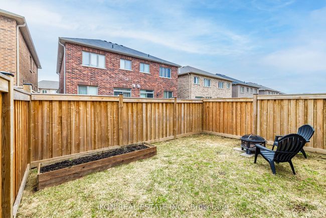 33 Robb Thompson Rd, House attached with 3 bedrooms, 3 bathrooms and 3 parking in Mount Albert ON | Image 31