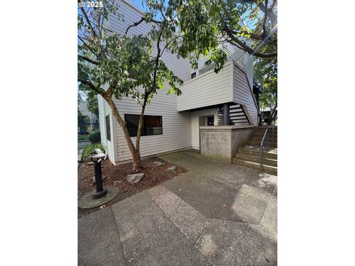 810 Nw Naito Pkwy, Portland, OR, 97209-3761 | Card Image