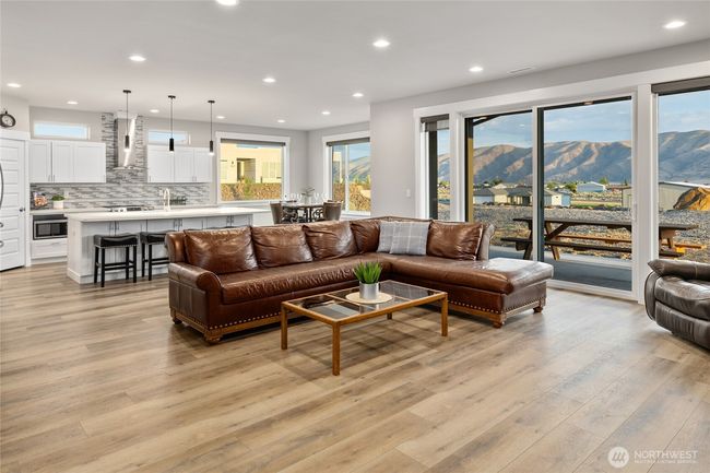 101 Wren Loop N, House other with 3 bedrooms, 3 bathrooms and 3 parking in Mattawa WA | Image 20