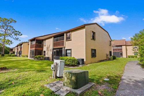 402 Lakeview Dr E, Royal Palm Beach, FL, 33411-8761 | Card Image