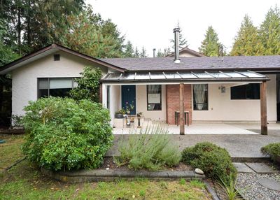 7980 Cooper Rd, House other with 3 bedrooms, 2 bathrooms and 1 parking in Halfmoon Bay BC | Image 1