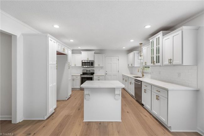 Kitchen | Image 8