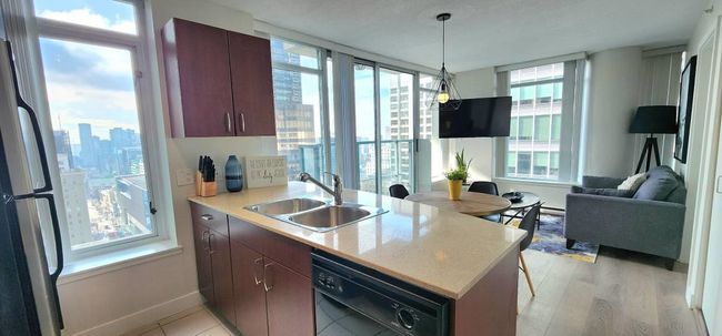 610 Granville Street, Condo with 1 bedrooms, 0 bathrooms and 1 parking in Vancouver BC | Image 3