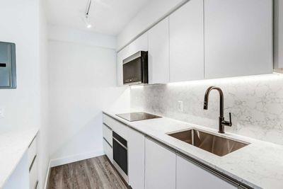 909 - 150 Roehampton Ave, Condo with 1 bedrooms, 1 bathrooms and null parking in Toronto ON | Image 3