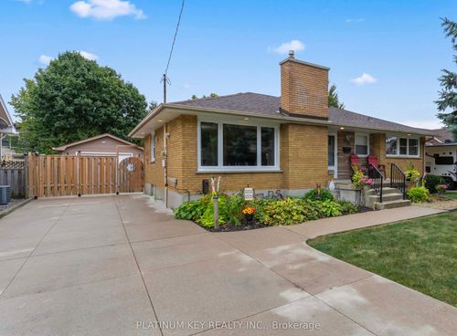 1935 Royal Cres, London, ON, N5V1N6 | Card Image