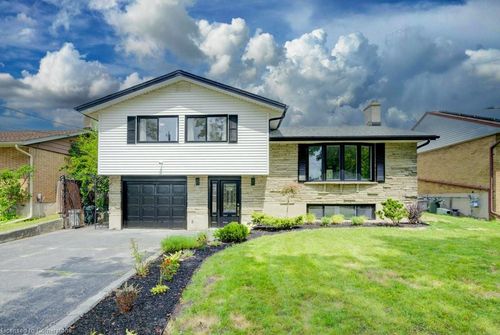 16 Elkington Dr, Kitchener, ON, N2B1S2 | Card Image