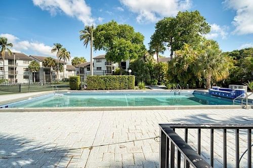 apt-211-7195 Nw 179th St, Hialeah, FL, 33015-6125 | Card Image