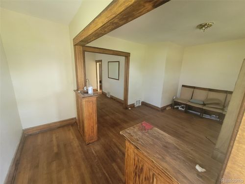 253 Pilgrim St, Highland Park, MI, 48203-2722 | Card Image