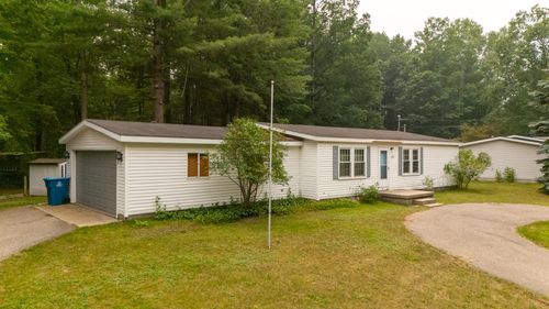 110 Trescott Ln, Houghton Lake, MI, 48629-9390 | Card Image