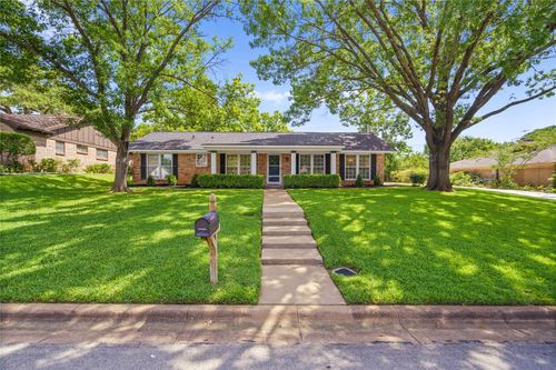 409 Summit Ridge Dr, Euless, TX, 76039-2210 | Card Image