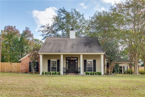 1521 E Medalist Rd, Pineville, LA, 71360-2613 | Card Image