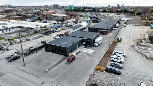 front-51 Comstock Rd, Scarborough, ON, M1L2G6 | Card Image