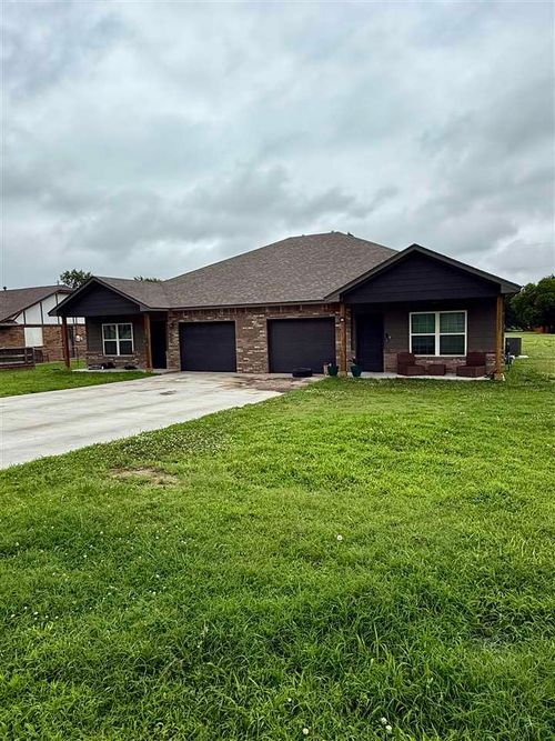 326-324-326 Vinnedge Ave, Blackwell, OK, 74631-4814 | Card Image