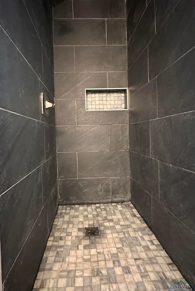 1407 E Us Highway 80, House other with 2 bedrooms, 1 bathrooms and null parking in White Oak TX | Image 14
