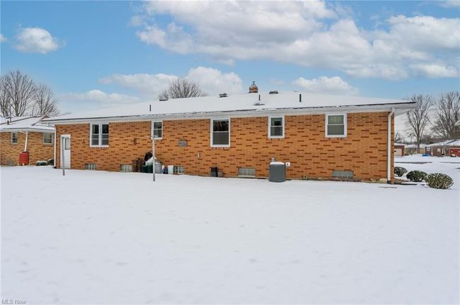 860 Almasy Drive, House other with 3 bedrooms, 2 bathrooms and null parking in Campbell OH | Image 3