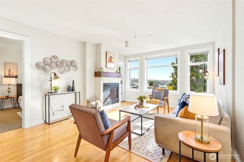 b203-655 Crockett St, Seattle, WA, 98109-2798 | Card Image