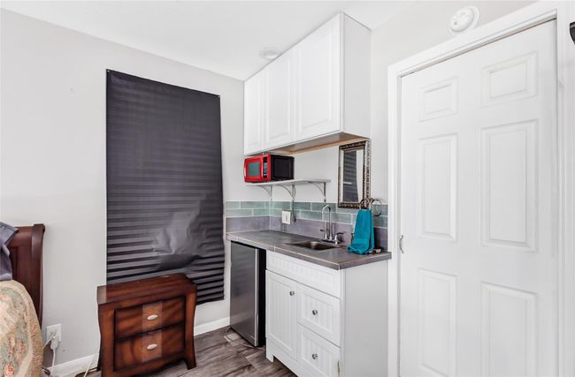 Small kitchen area | Image 40