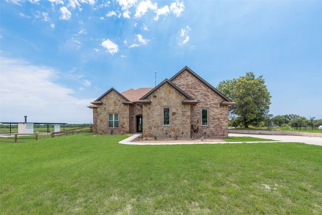 8310 Old Springtown Rd, House other with 4 bedrooms, 3 bathrooms and null parking in Springtown TX | Image 4