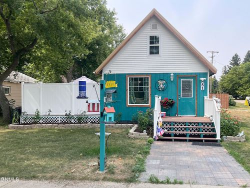 81 4th Ave E, Makoti, ND, 58756-5601 | Card Image