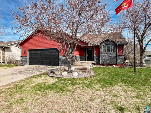 904 E Maywood St, Brandon, SD, 57005-1064 | Card Image